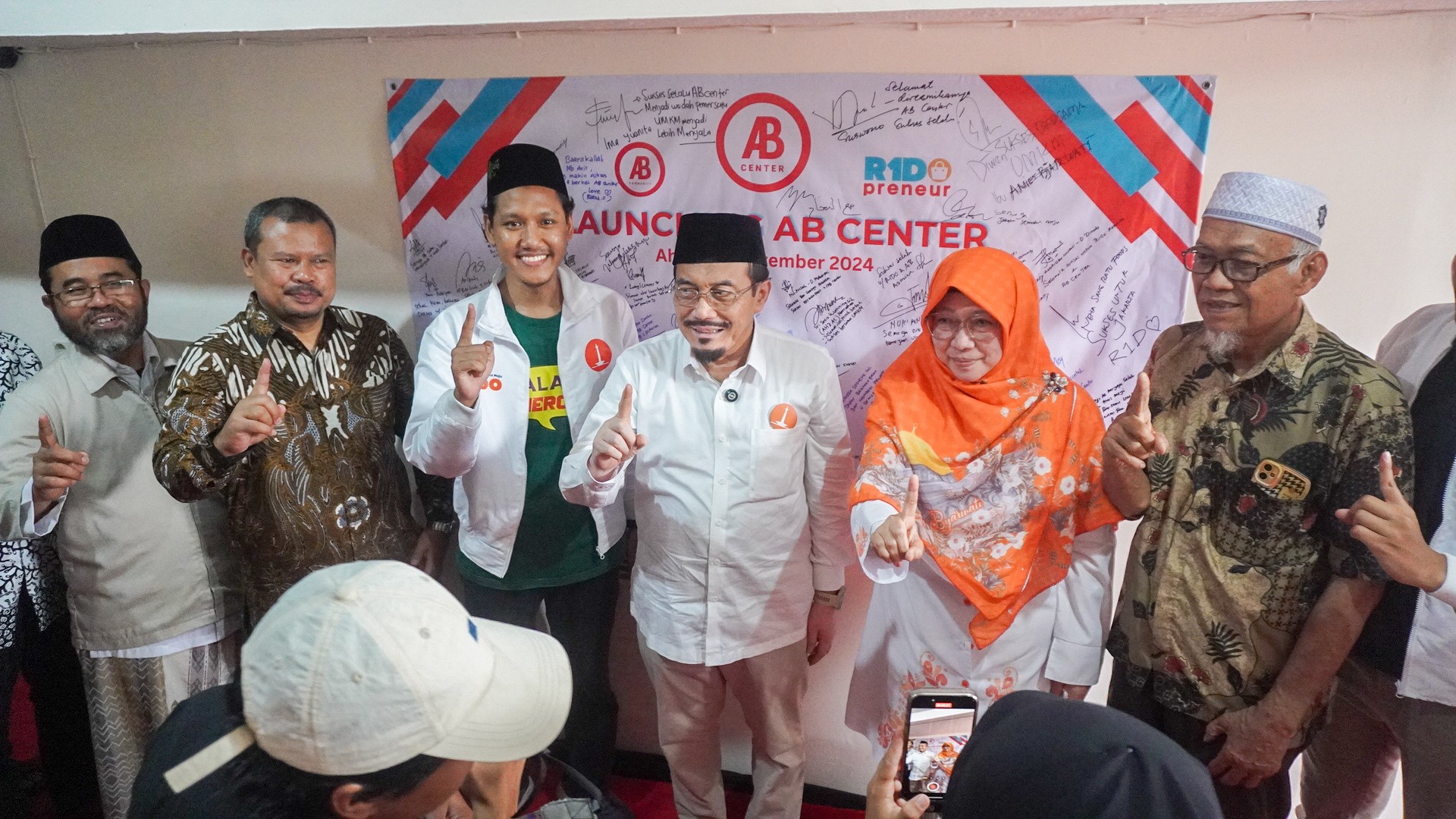 Resmikan AB Center, Suswono dan Anis Byarwati Komitmen Dukung UMKM Jakarta Timur Naik Kelas