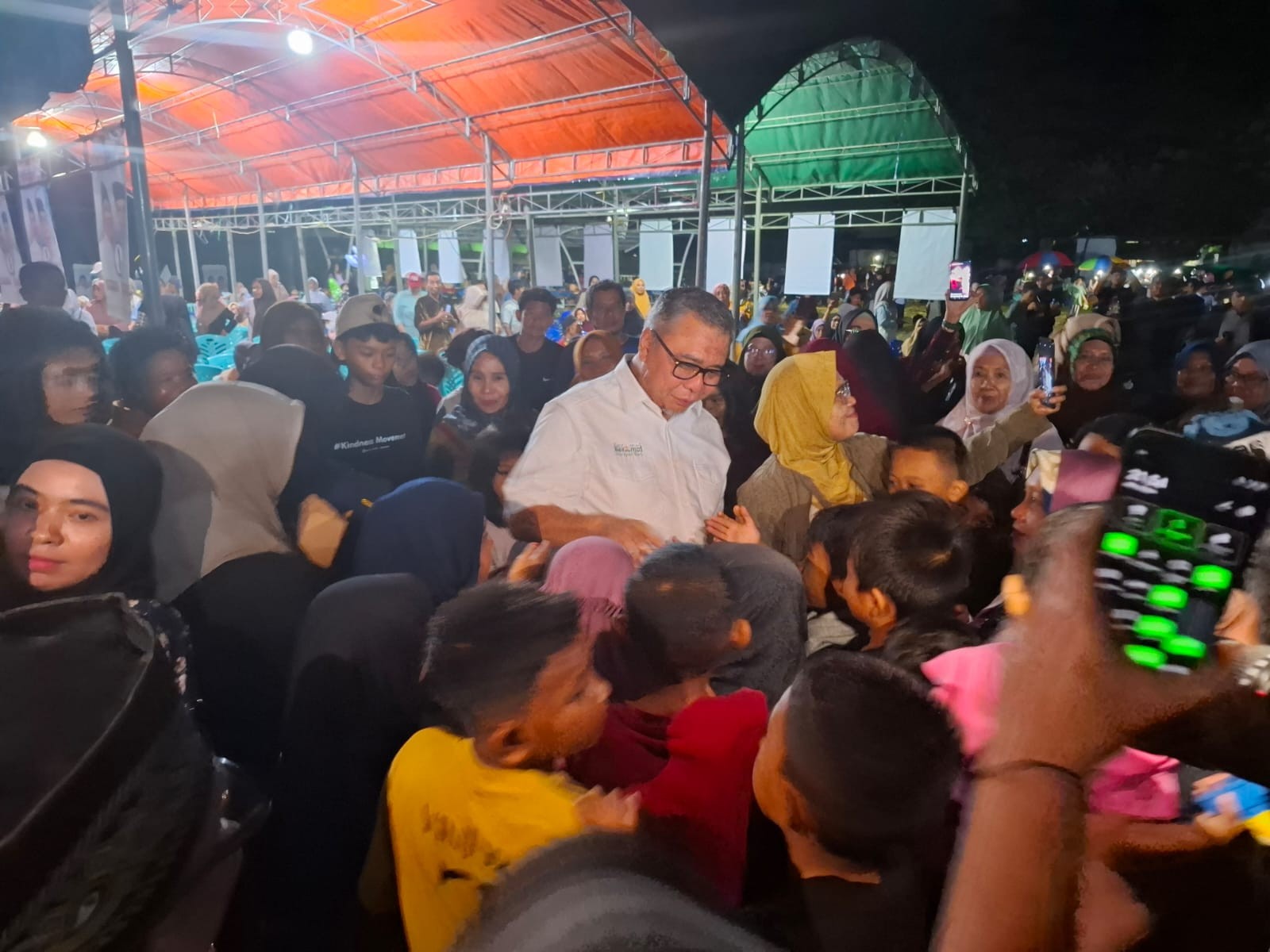 Program Seragam Sekolah Gratis Ahmad Ali-Abdul Karim Disambut Gembira Ibu-ibu Saat Kampanye di Tatura Utara
