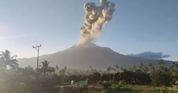 Sebaran Abu Vulkanik Erupsi Gunung Lewotobi Mereda, Kemenehub Pastikan Layanan Penerbangan Kembali Normal