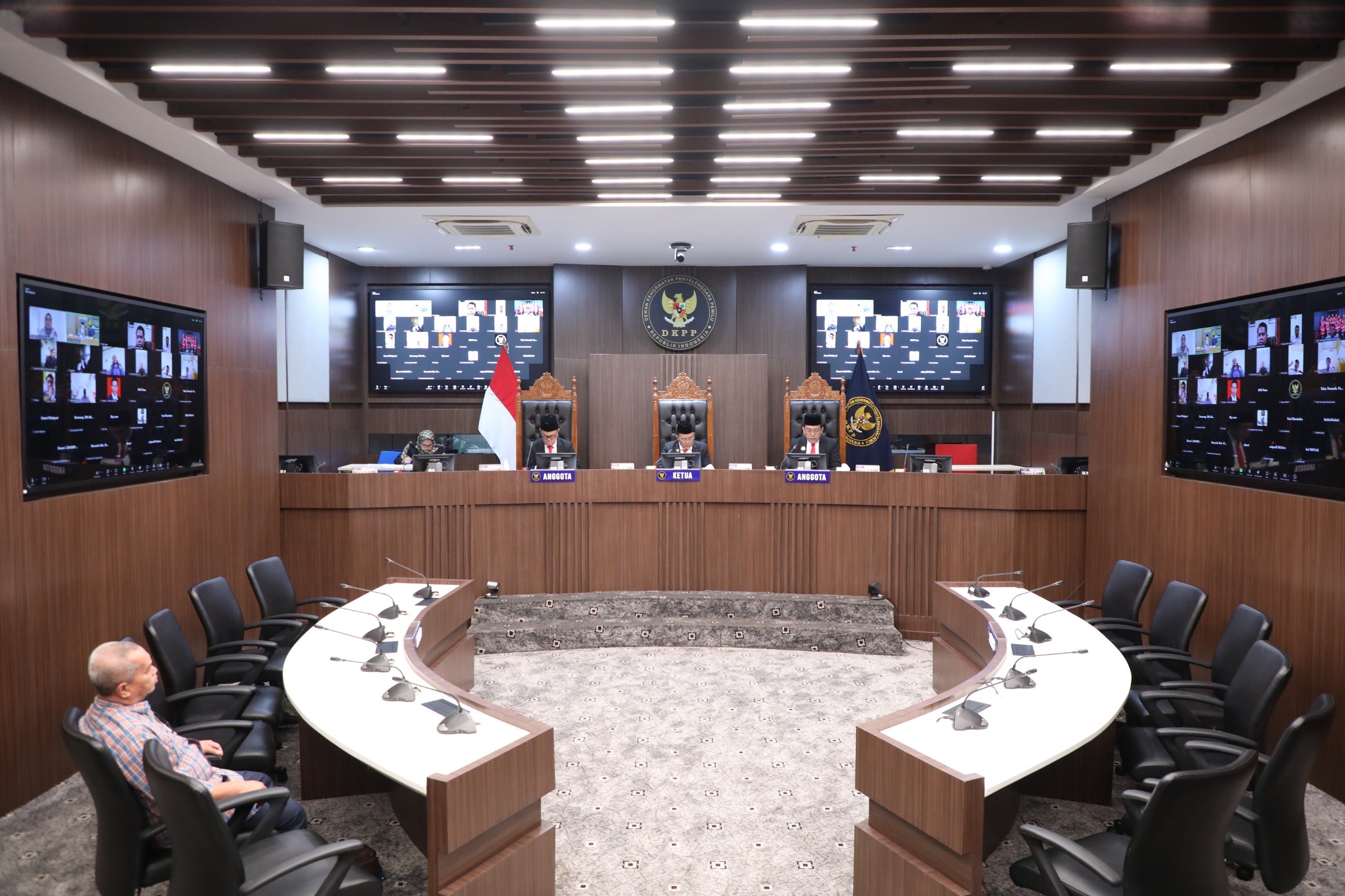 DKPP Berhentikan Tetap Tiga Pemyelenggara Pemilu
