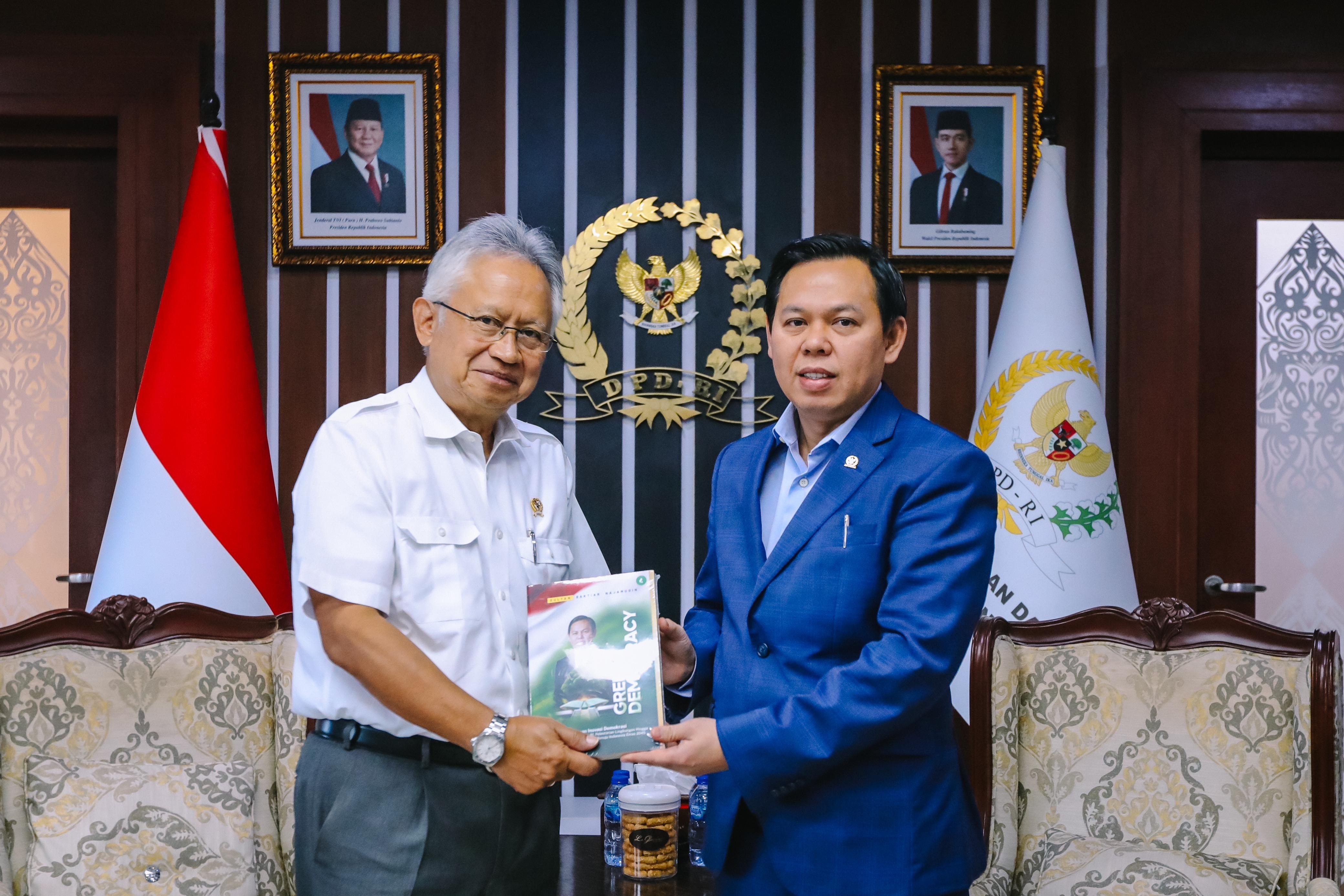 Bertemu Menristek Dikti, Sultan Minta Kampus Jadi Pusat Kajian Riset dan Kemudahan UKT