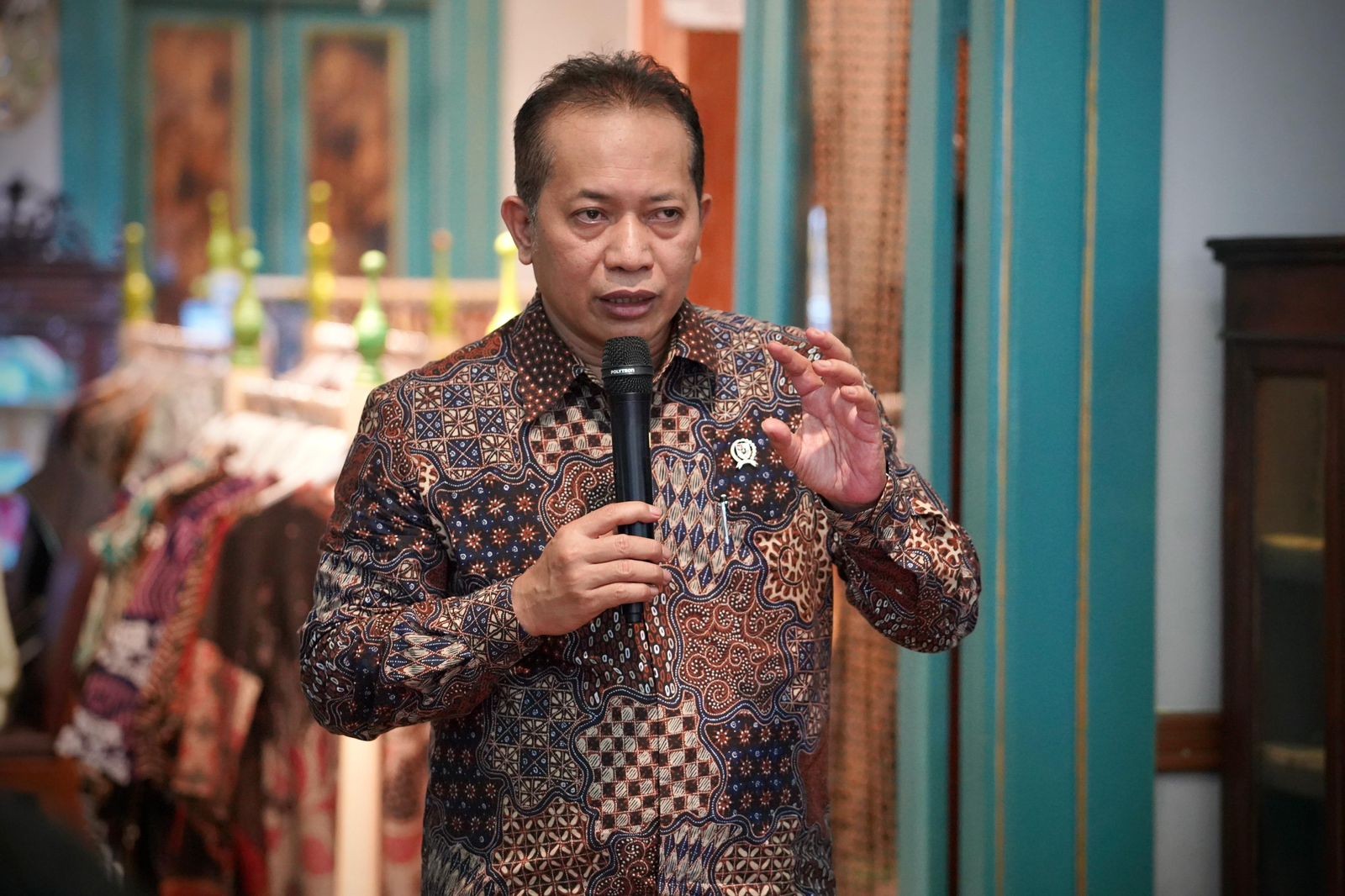 Hadapi Serbuan Impor Tekstil, Wamenkop Dukung Penguatan Koperasi Batik