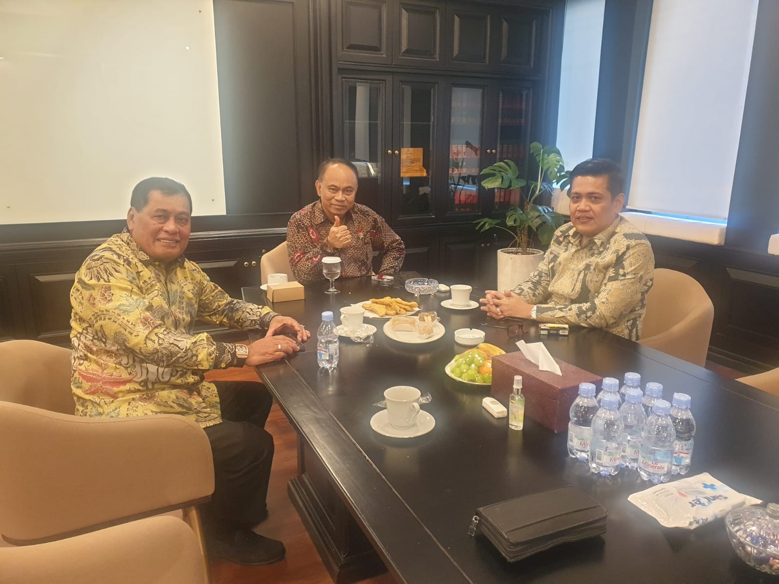 Temui Menkop, Nurdin Halid Laporkan Hasil Munas Dekopin