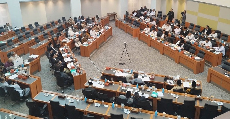 DPR dan Kemenag Gelar Raker Bahas Penurunan Biaya Haji 2025