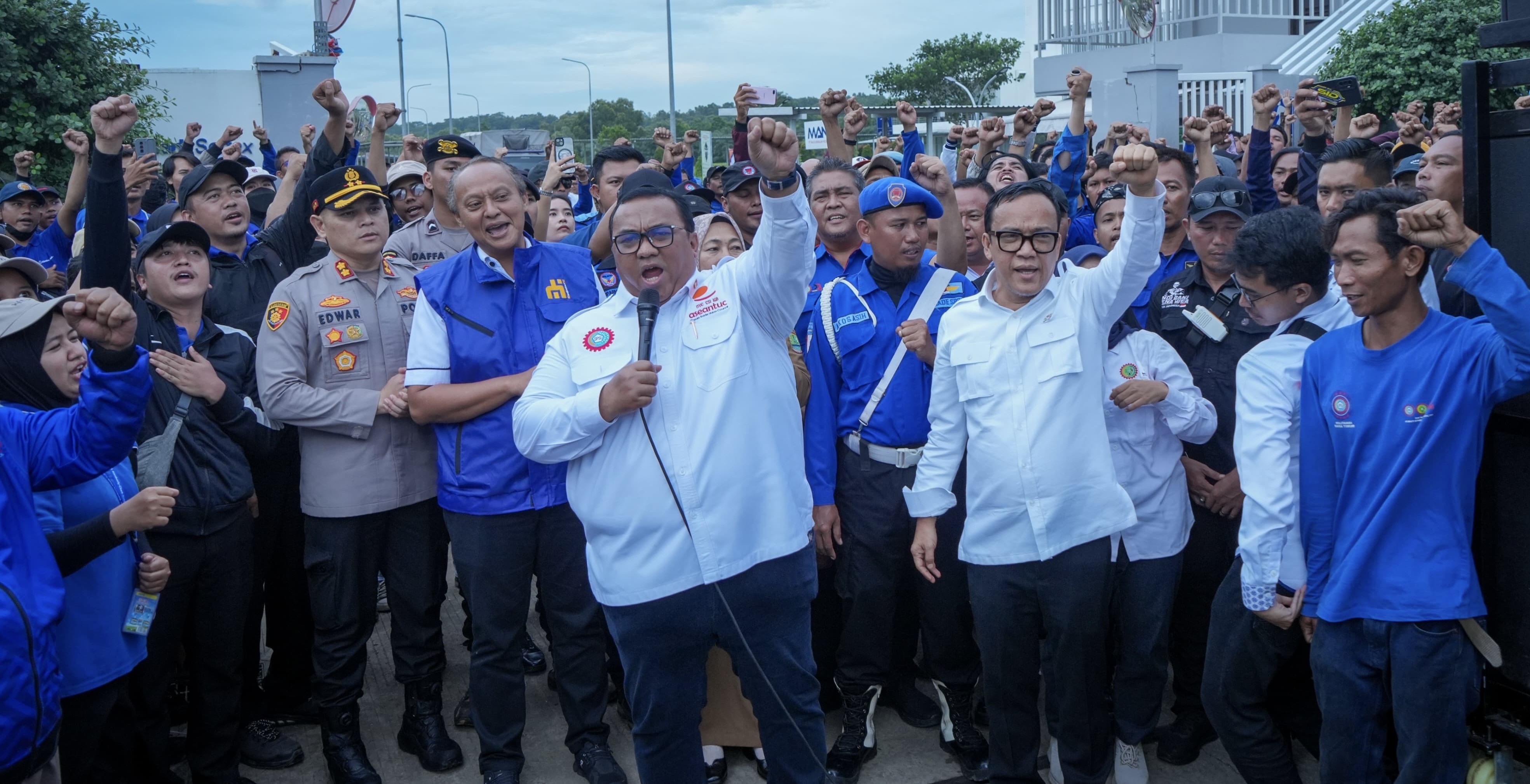 Wamenaker Noel Selamatkan 308 Buruh PT Softex Indonesia dari Ancaman PHK