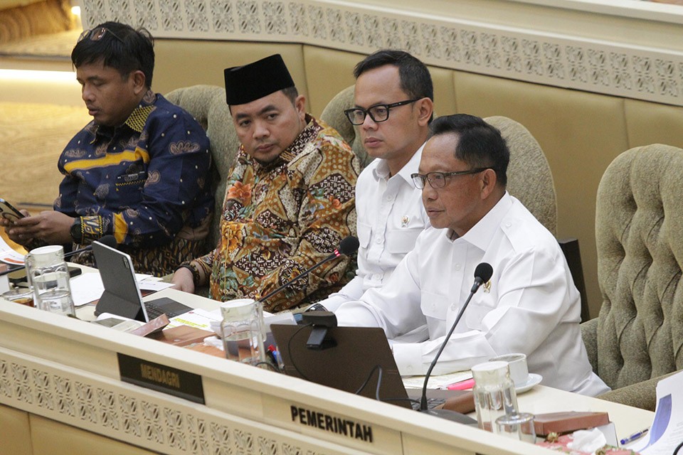 Pemerintah Rapat Dengan Komisi II DPR Bahas Hasil Pilkada