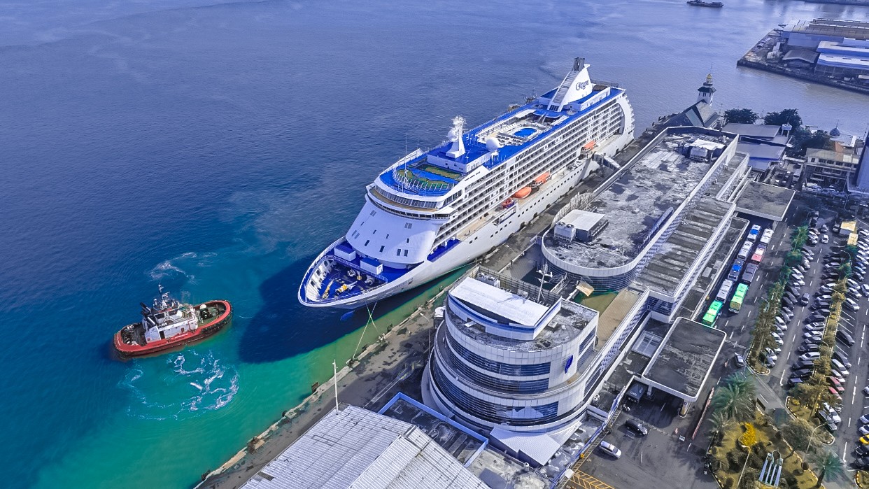 Seven Seas Voyager, Kapal Pesiar Perdana 2025 Sandar di Tanjung Perak Surabaya