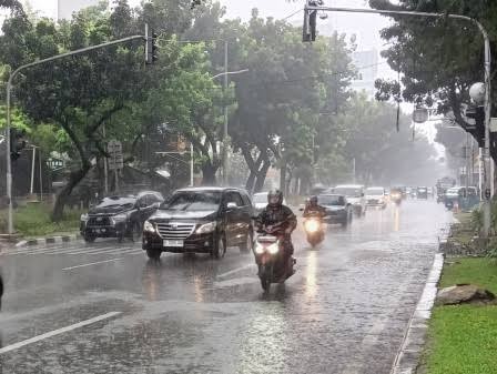 Hujan Lebat Guyur Jakarta, BMKG: Cuaca Ekstrem Berlanjut hingga 31 Januari