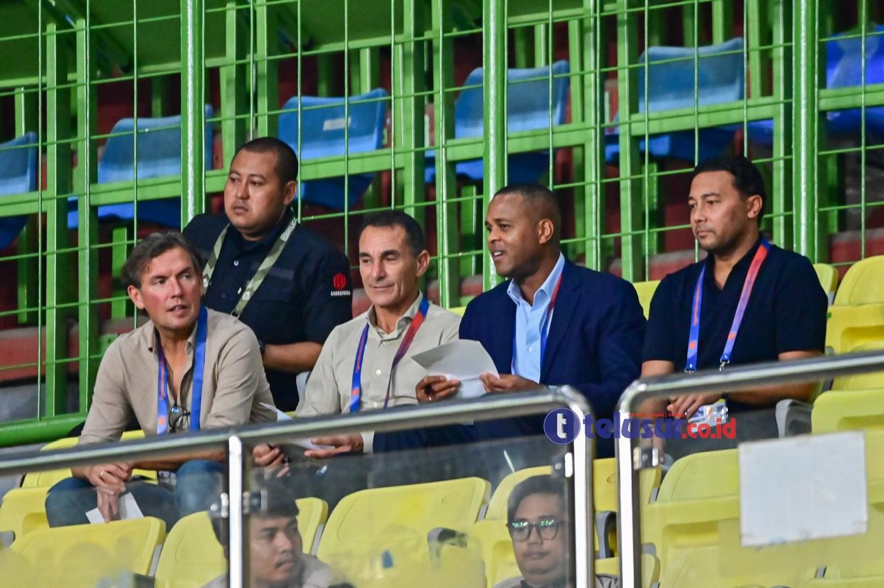 Patrick Kluivert Tonton Langsung Laga Persija vs PSBS di Stadion Patriot Candrabhaga