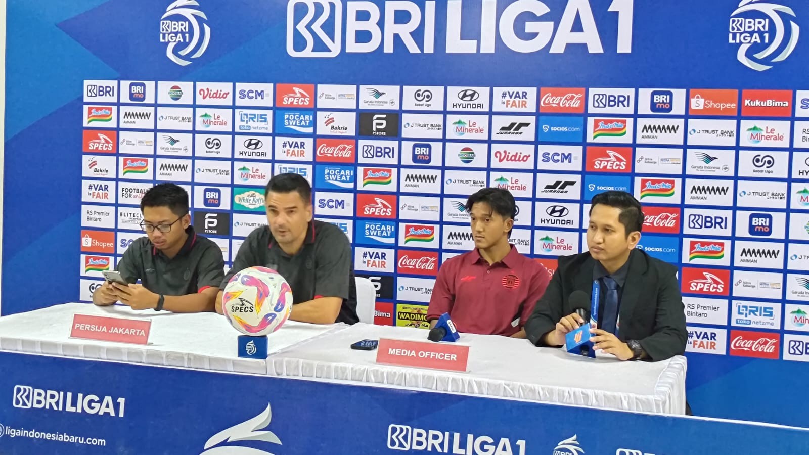 Terpaut Tujuh Poin dari Persib, Carlos Pena Tegaskan Target Persija  Bukan Juara