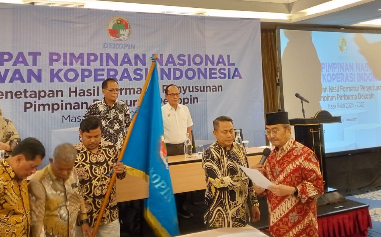Di Rapimnas, Nurdin Halid Serahkan Tampuk Ketum Dekopin ke Jimly Asshiddiqie