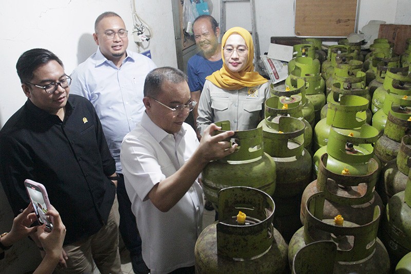 Wakil Ketua DPR Sufmi Dasco Ahmad dan Pimpinan Komisi VI DPR Sidak Pangkalan LPG