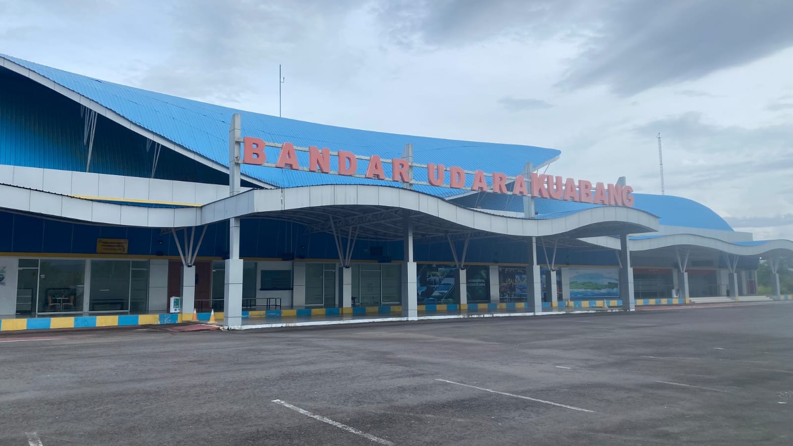 Erupsi Gunung Ibu, Bandara Kuabang Kao Ditutup Sementara