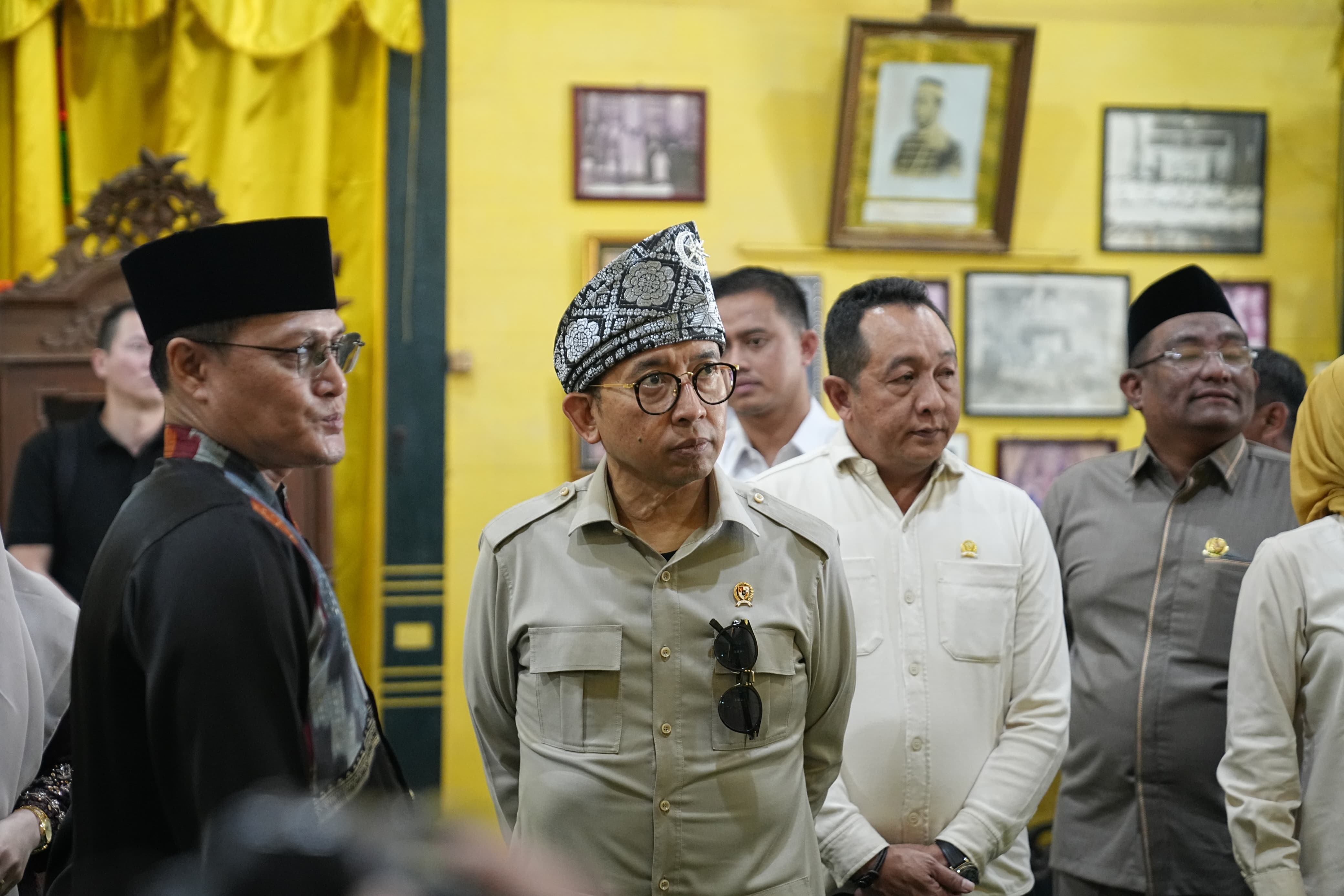 Blusukan ke Kalbar, Fadli Zon Kunjungi Tugu Khatulistiwa