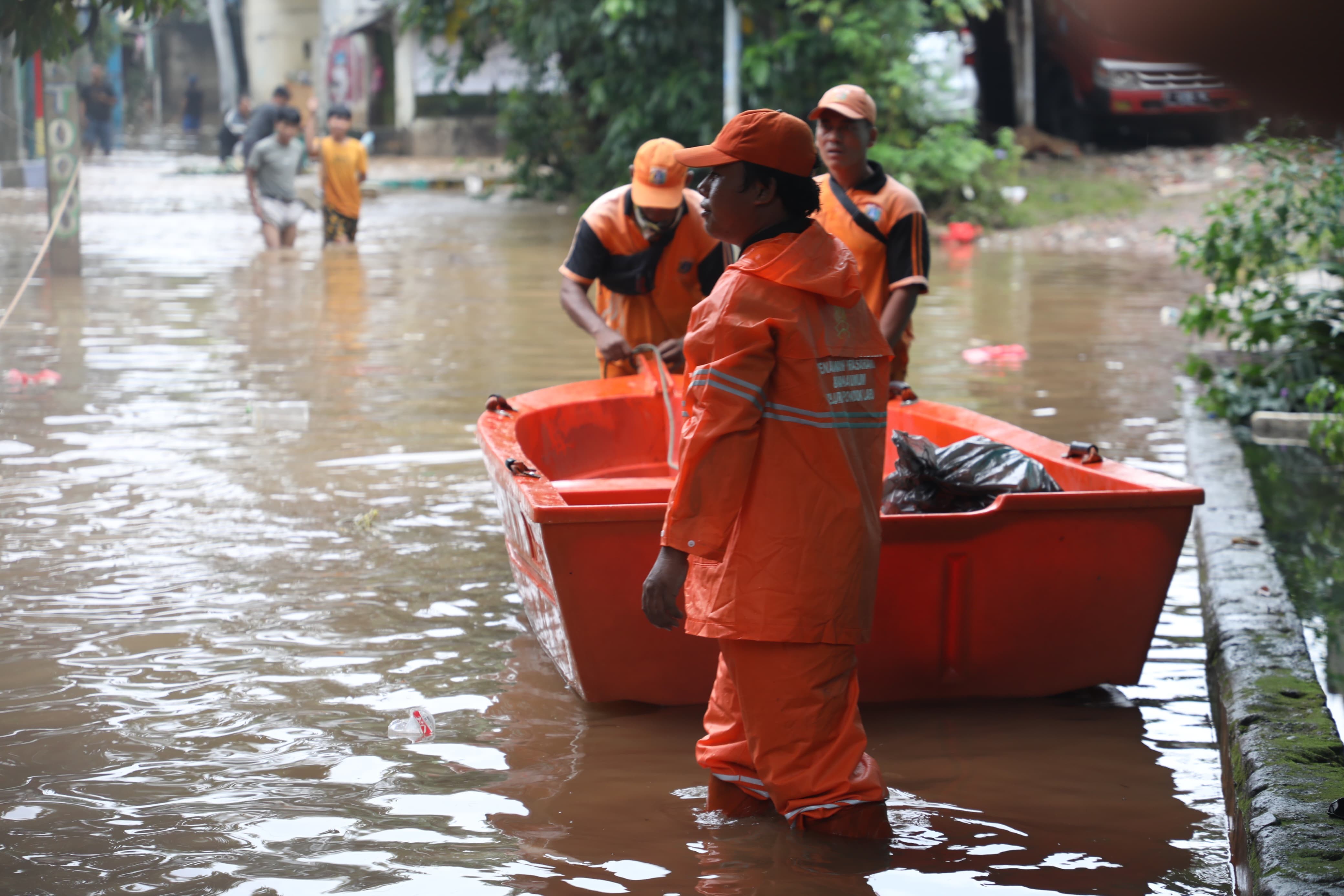 Jakarta Dikepung Banjir, 105 RT dan 5 Ruas Jalan Terendam
