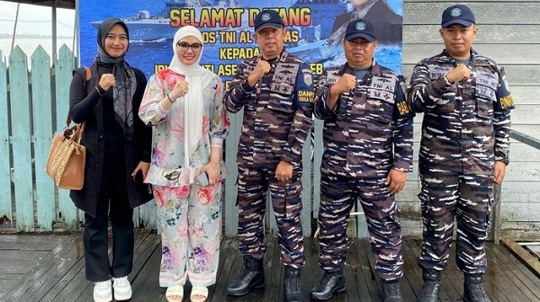 Senator Siti Aseanti Kunjungi Pos TNI AL Kuala Kapuas, Serap Aspirasi dan Berikan Bantuan