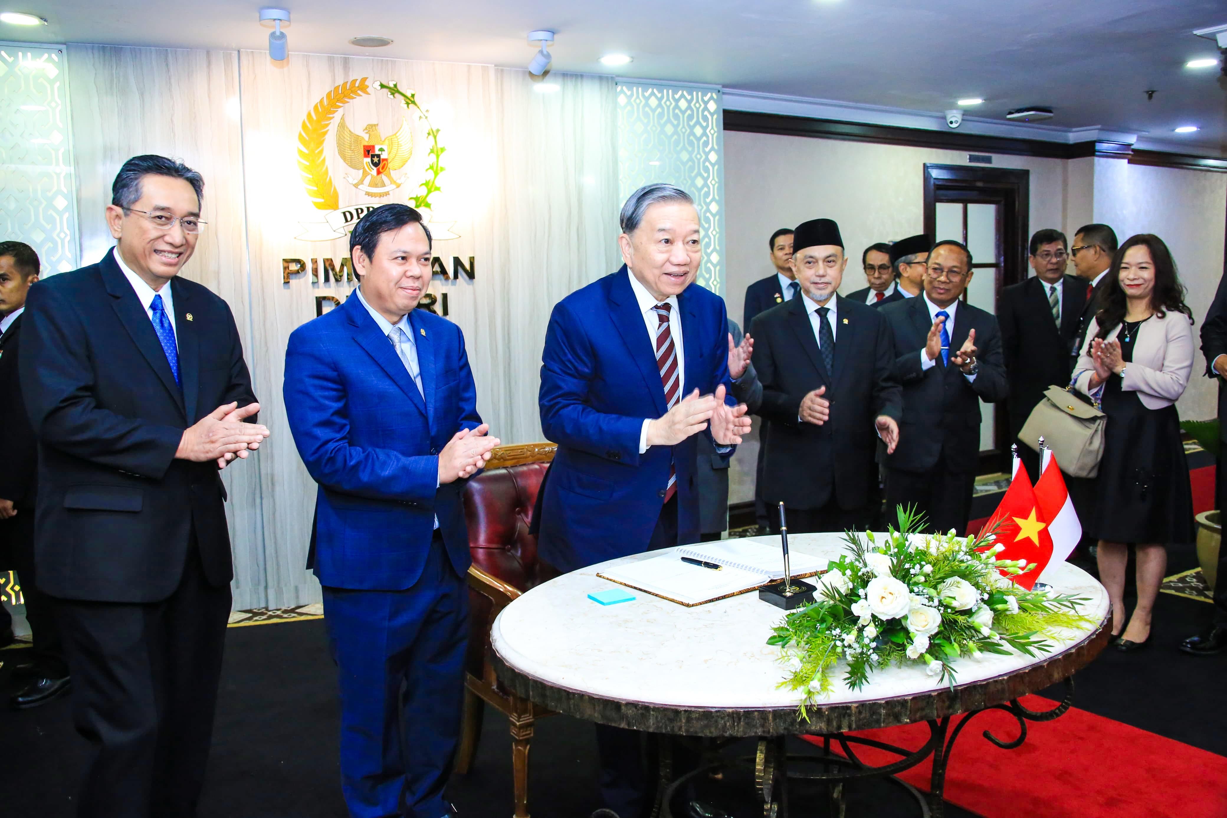 Ketua DPD RI Terima Kunjungan Sekretaris Jenderal Partai Komunis Vietnam H.E To Lam