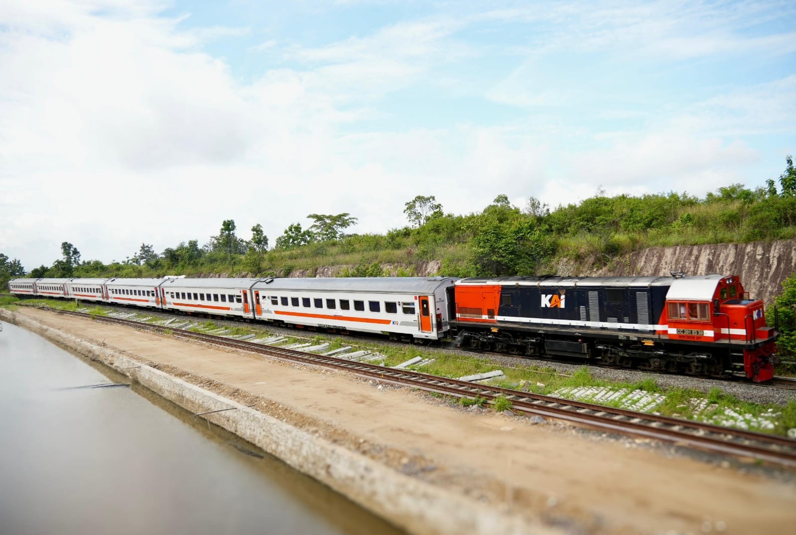 KAI Siap Tambah Rangkaian KA Rajabasa selama Angkutan Lebaran 2025