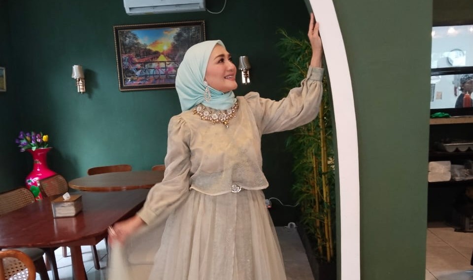 Perjalanan Spiritual, Nini Carlina Rilis Single Religi 'Semesta Bersyukur'