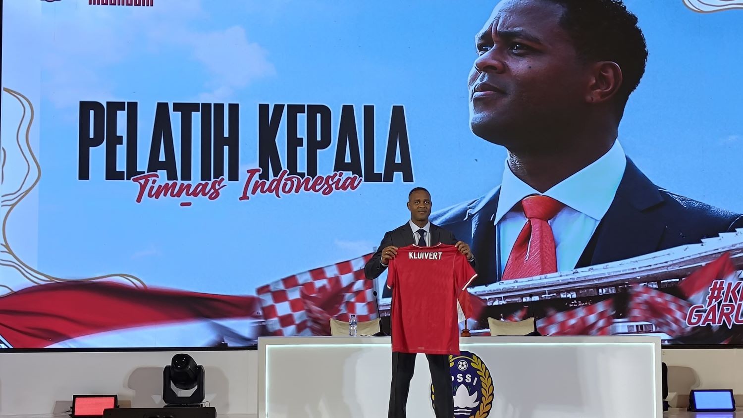 Kluivert Sebut Tidak Mungkin Melakukan Perubahan Besar di Timnas Indonesia di Laga Lawan Australia