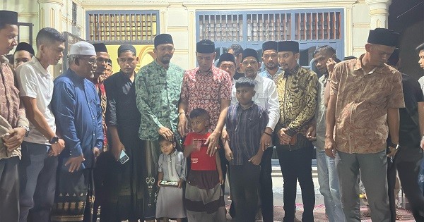 Berkunjung Ke Rumah Duka, Senator Azhari Cage: Nyawa Masyarakat Aceh Tidak Murah, Hukum Harus Tegas!