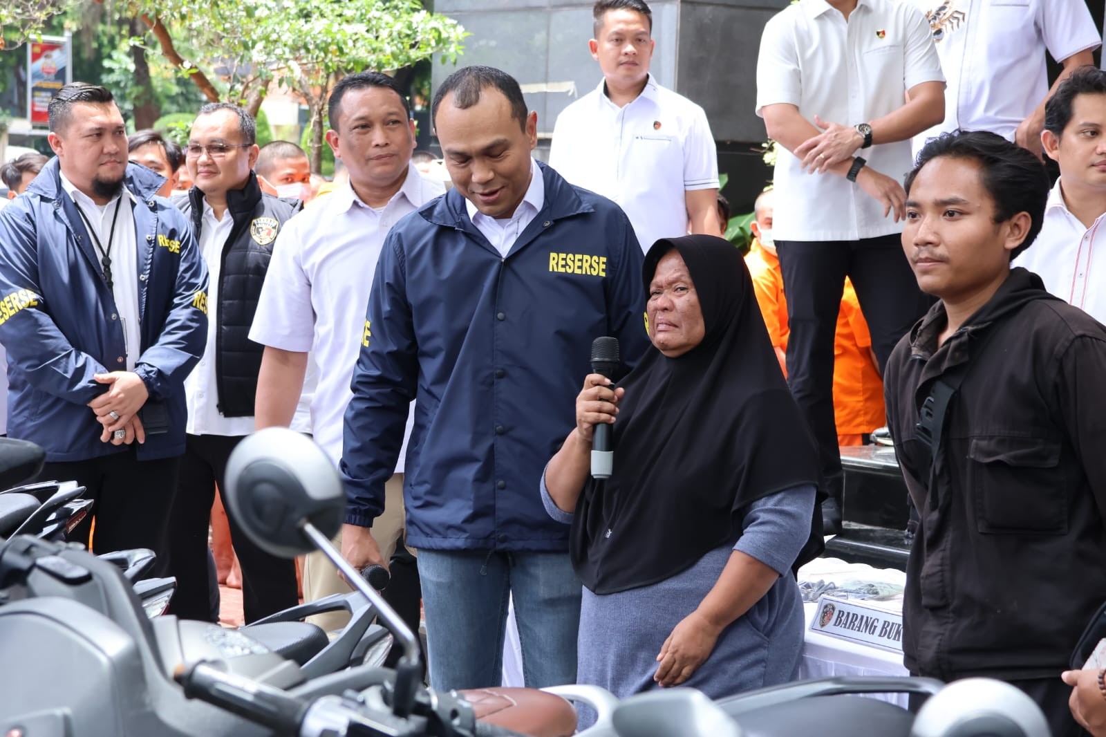 Polda Metro Kembalikan Motor Hasil Curanmor ke Pemiliknya 