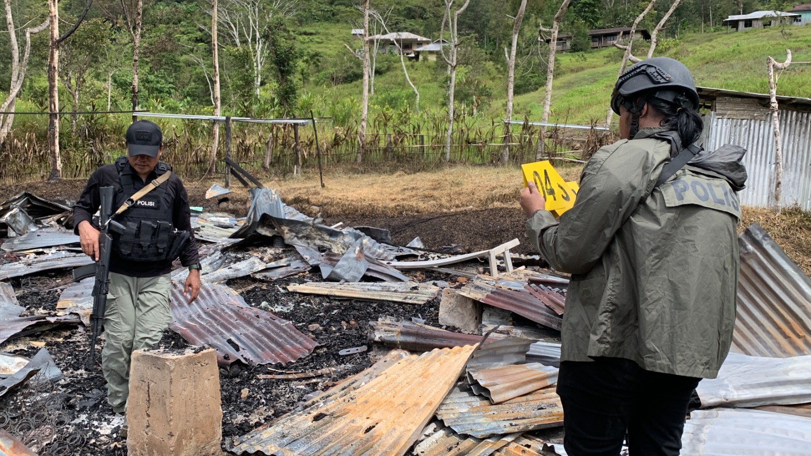 Polri Olah TKP Penyerangan Guru dan Tenaga Kesehatan di Yahukimo oleh KKB