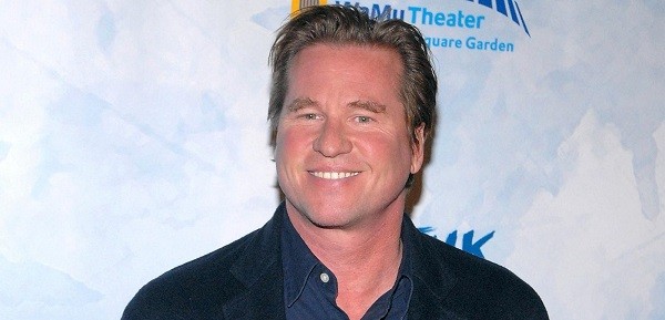 Meninggalnya Val Kilmer: Para Bintang Beri Penghormatan untuk Mendiang Aktor 'Batman Forever'