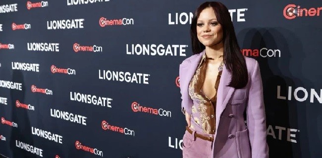 Penampilan Baru Jenna Ortega Bikin Penggemar Terkejut: Apa yang Terjadi dengan Alisnya?