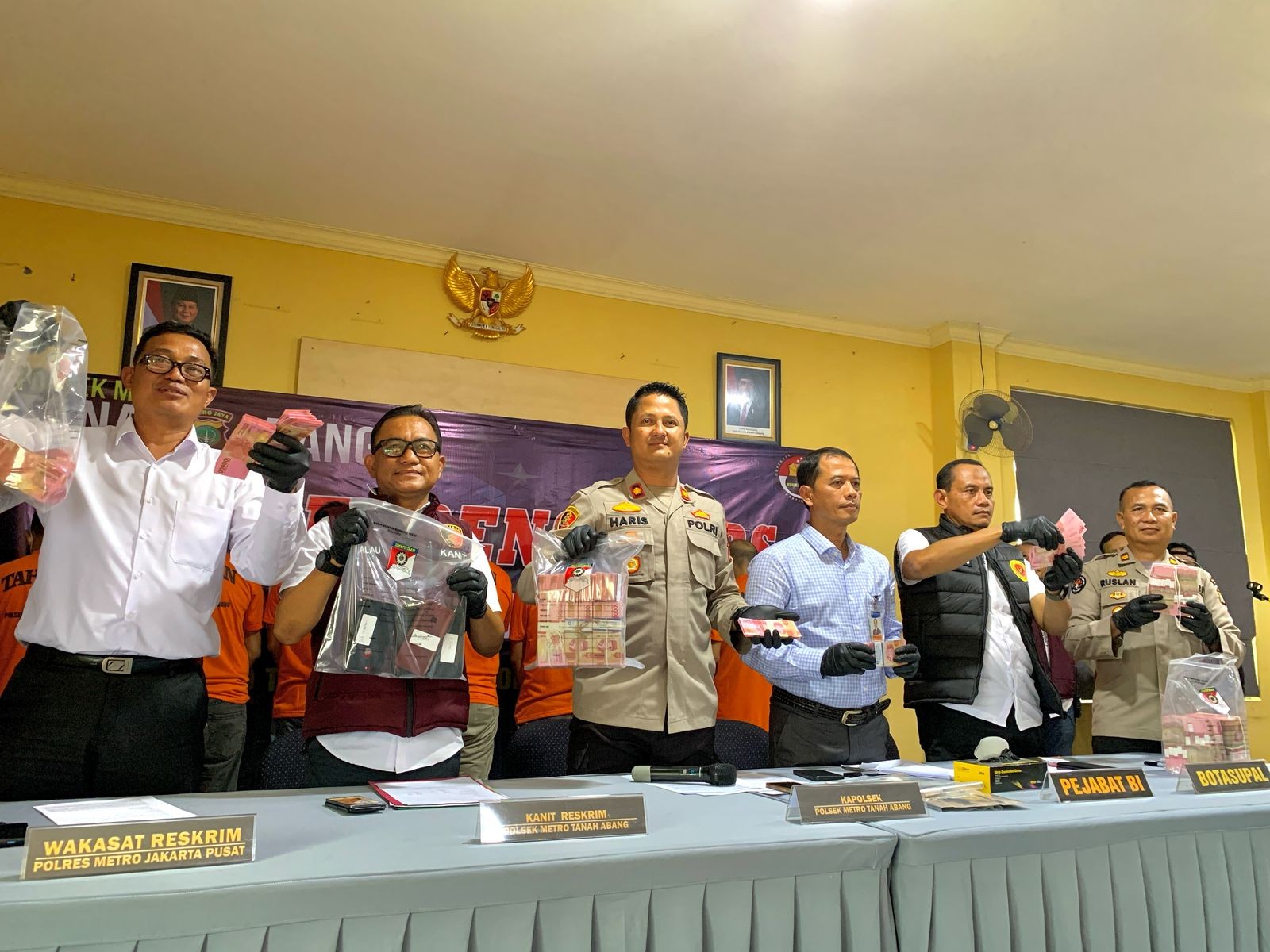 Berawal dari Tas Tertinggal di KRL, Polisi Bongkar Sindikat Pembuat Uang Palsu