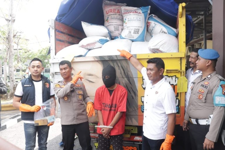 Polres Sampang Gagalkan Penyelundupan Pupuk Bersubsidi 9,6 Ton