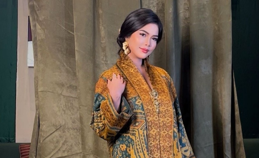 Fashion Show Kartini 2025 Kain Seribu Pulau Kain Kebaya Lintas Masa Karya Oscar Lawalata