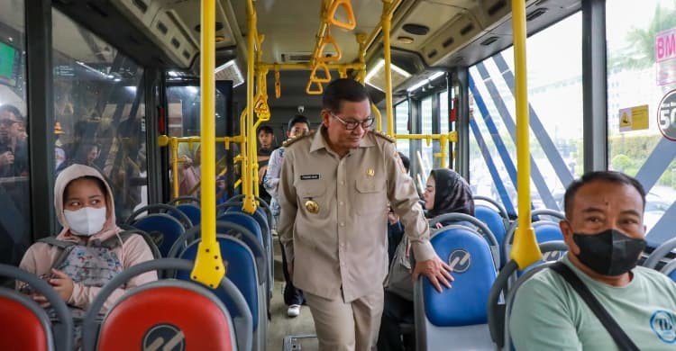 Pramono Jajal Transportasi Umum Berangkat  Kerja, Kecuali ke DPR
