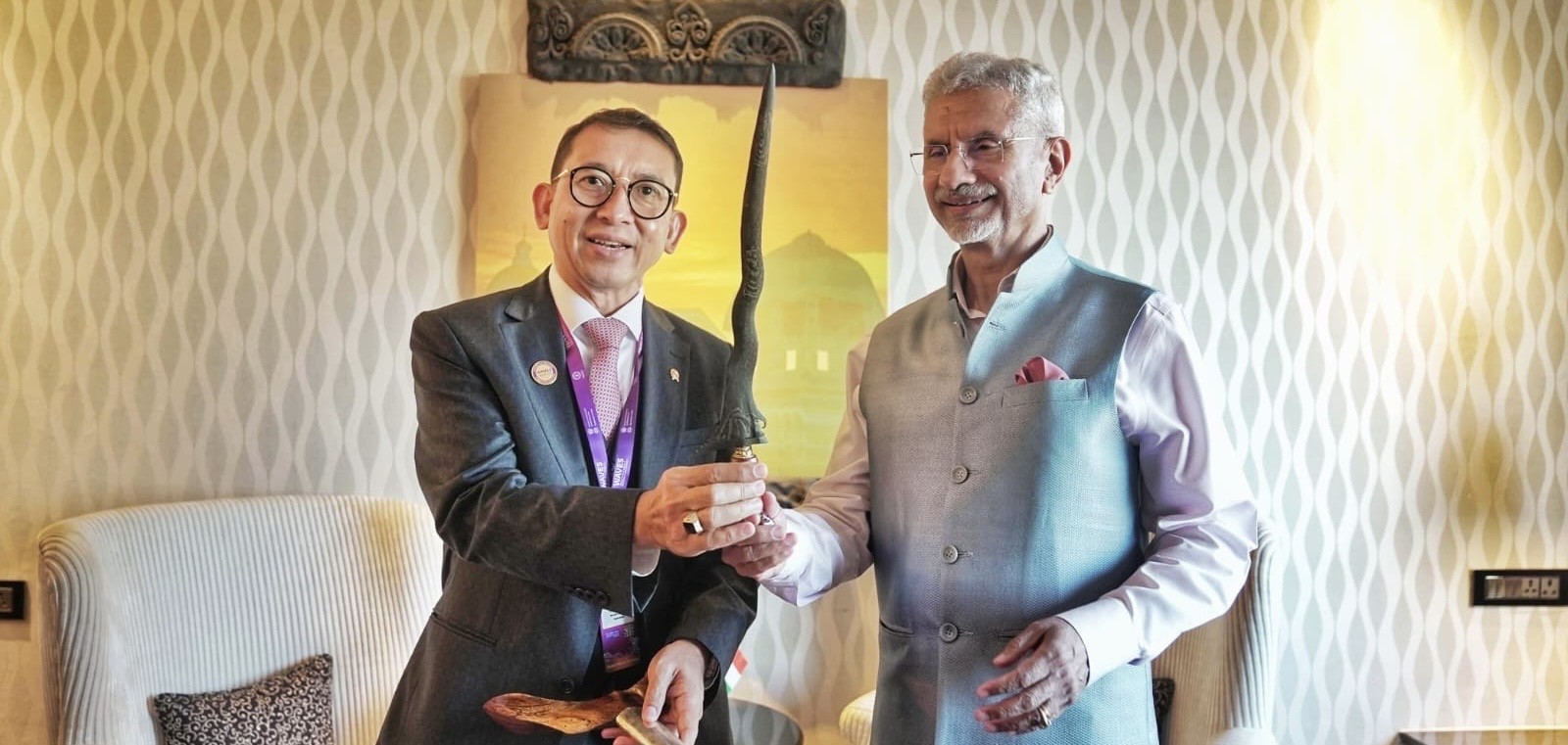 Bertemu Dengan Menlu India, Fadli Zon Sampaikan Belasungkawa atas Teror di Kashmir