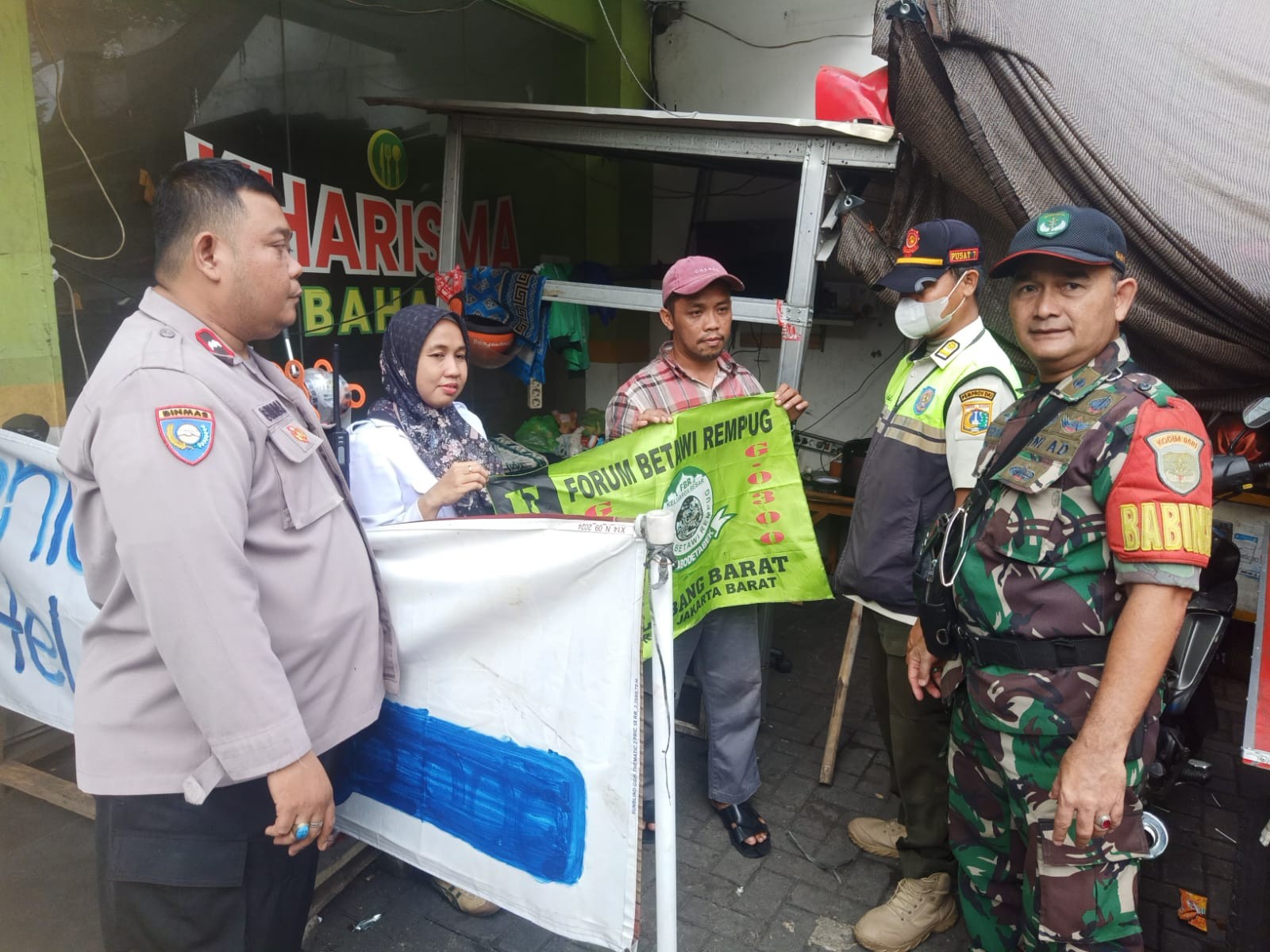 Pemberantasan Premanisme, Bendera Ormas Ilegal di Petamburan Dicopot