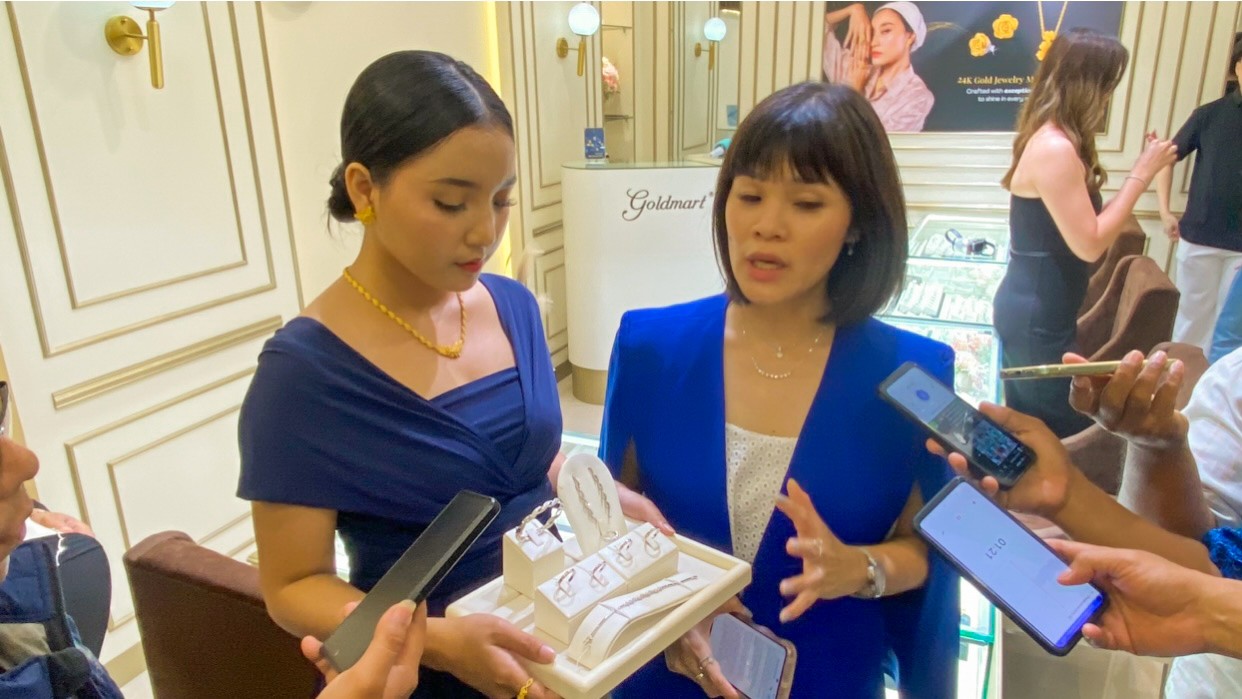 Momen Spesial Goldmart, Showroom Baru Tawarkan Diskon 30% Satu Set Cincin Kawin Ikonik