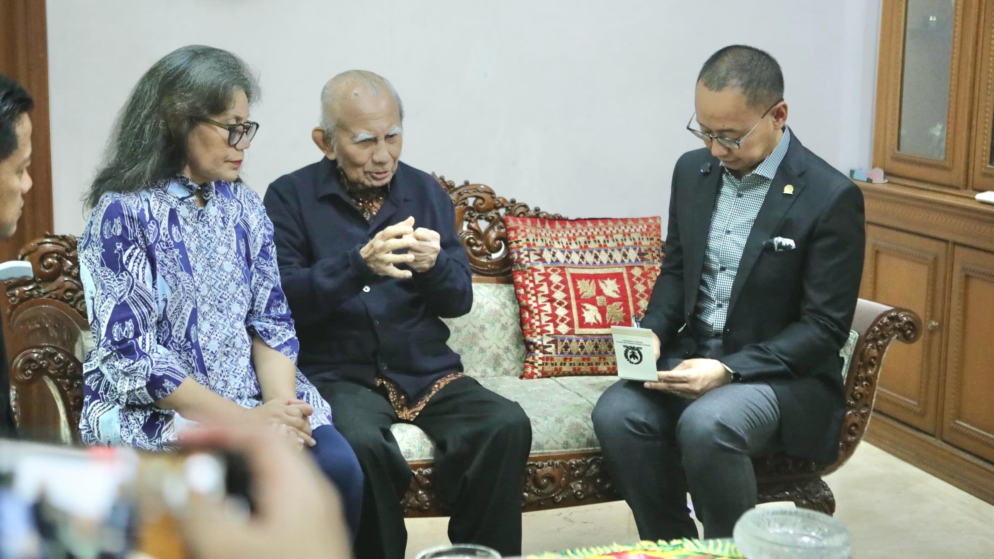 Saat Eddy Soeparno Catat Serius Masukan Emil Salim Untuk Akselerasi Ekonomi Karbon