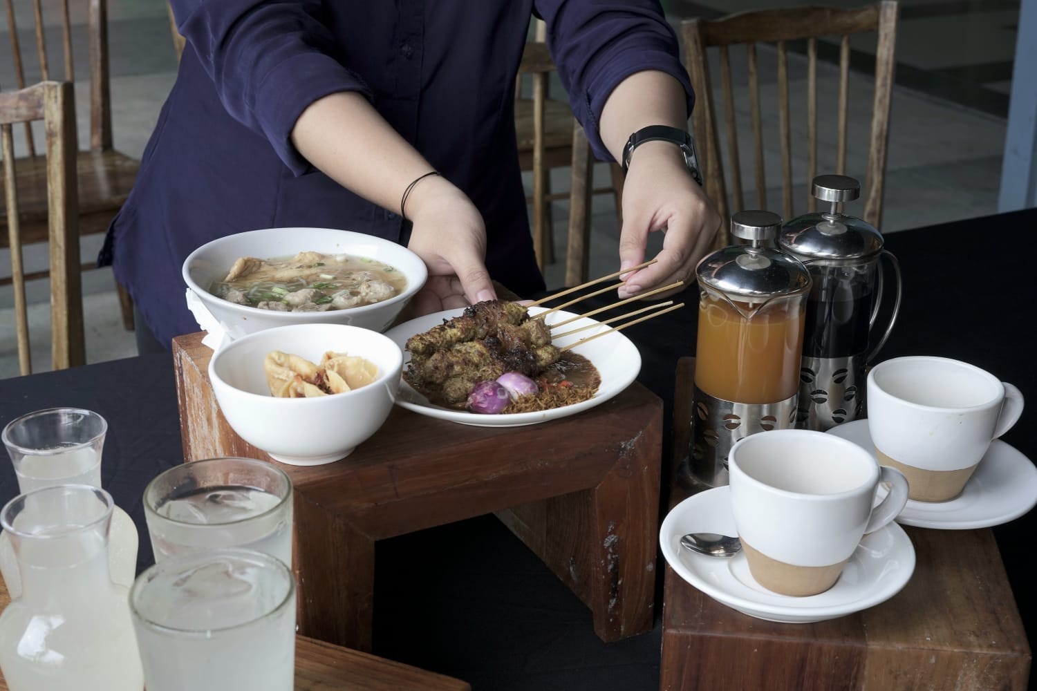 The Local Hawkers: Perpaduan Rasa, Ruang, Dan Kolaborasi Di ARTOTEL TS Suites Surabaya