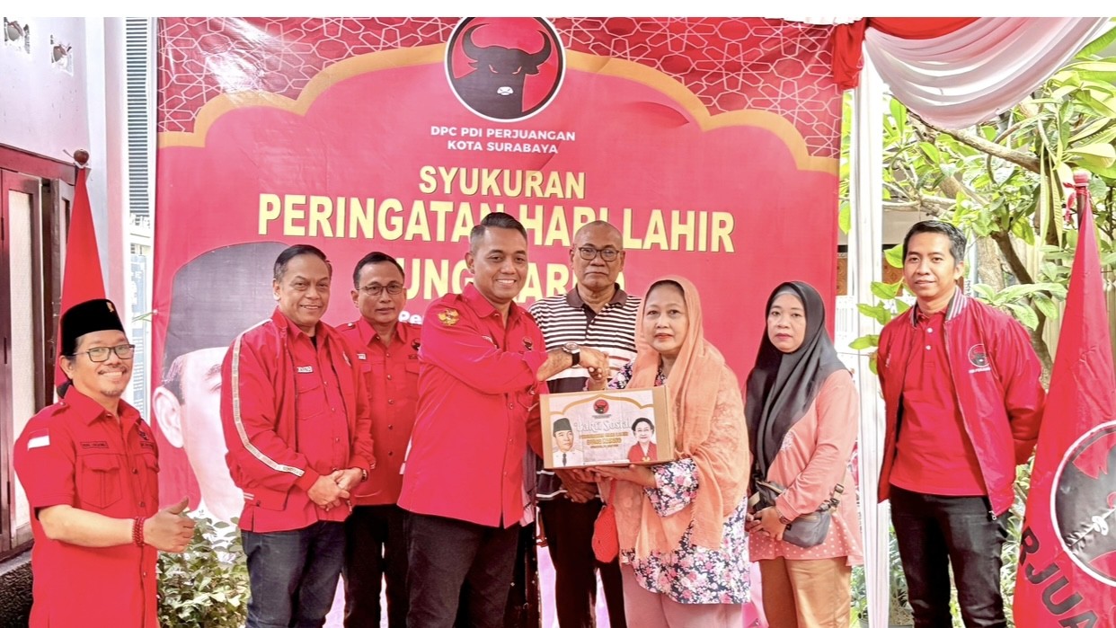 Politik Kemanusiaan di Kampung Proklamator: DPC PDI Perjuangan Kota Surabaya Bagikan Sembako