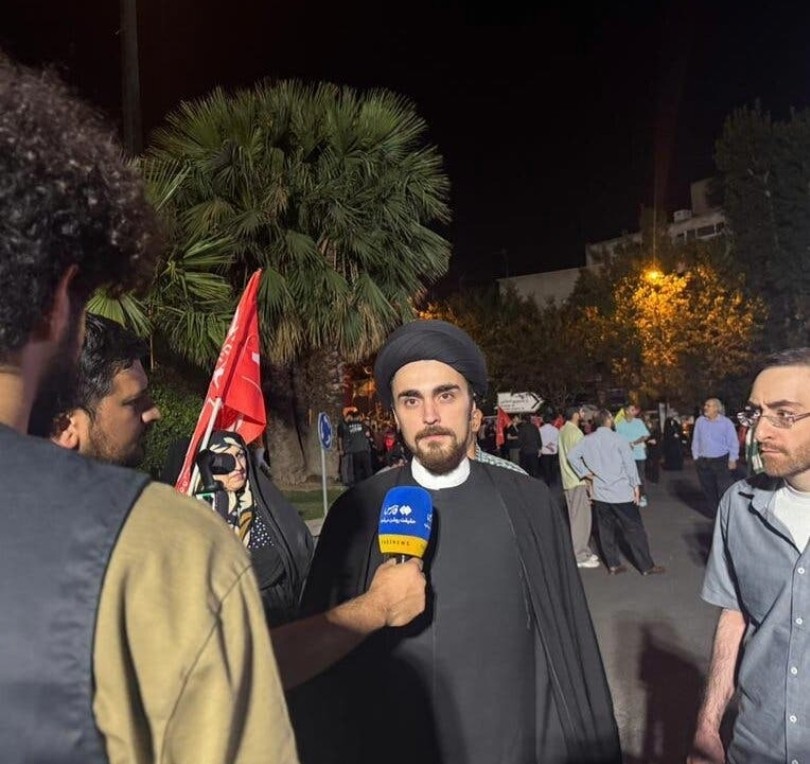 Cicit Imam Khomeini Turun ke Jalan Dukung Pemerintah Iran Serang Israel