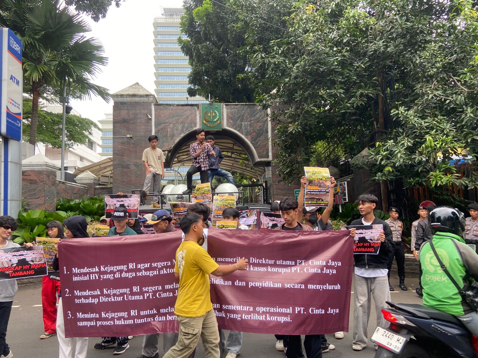 Mahasiswa Desak Jaksa Agung Tuntaskan Dugaan Korupsi Tambang Nikel Mandiodo