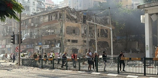 Rudal Iran Hancurkan Tel Aviv