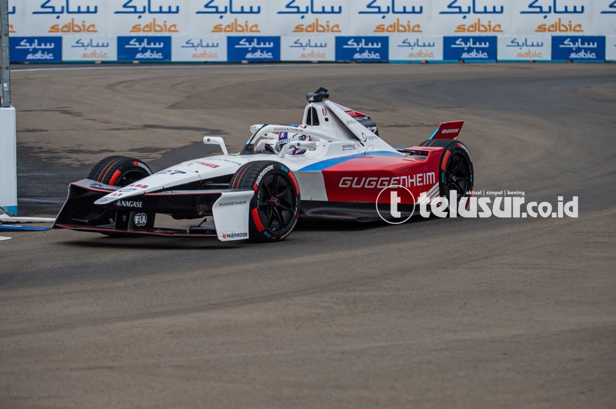 Jake Dennis Rebut Pole Position di Formula E Jakarta E-Prix 2025