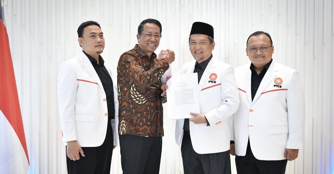 PKS Terima SK Perubahan Kepengurusan DPTP dari Menteri Hukum