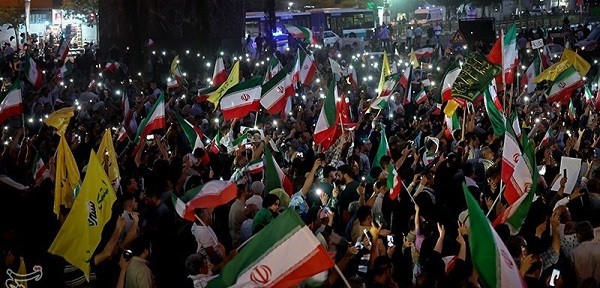 Aksi unjuk rasa massal di Teheran memuji Angkatan Bersenjata dalam perang melawan Israel
