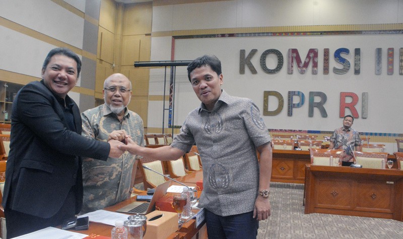 Komisi III DPR RDPU Dengan Patrialis Akba dan Taufik Basari  Soal Keputusan MK Tentang Pemilu