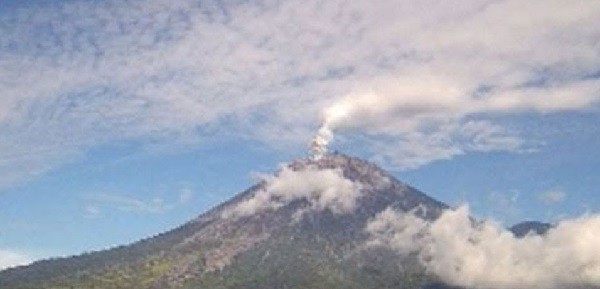 Gunung Semeru Meletus Empat Kali dalam Sehari, Warga Diminta Waspada