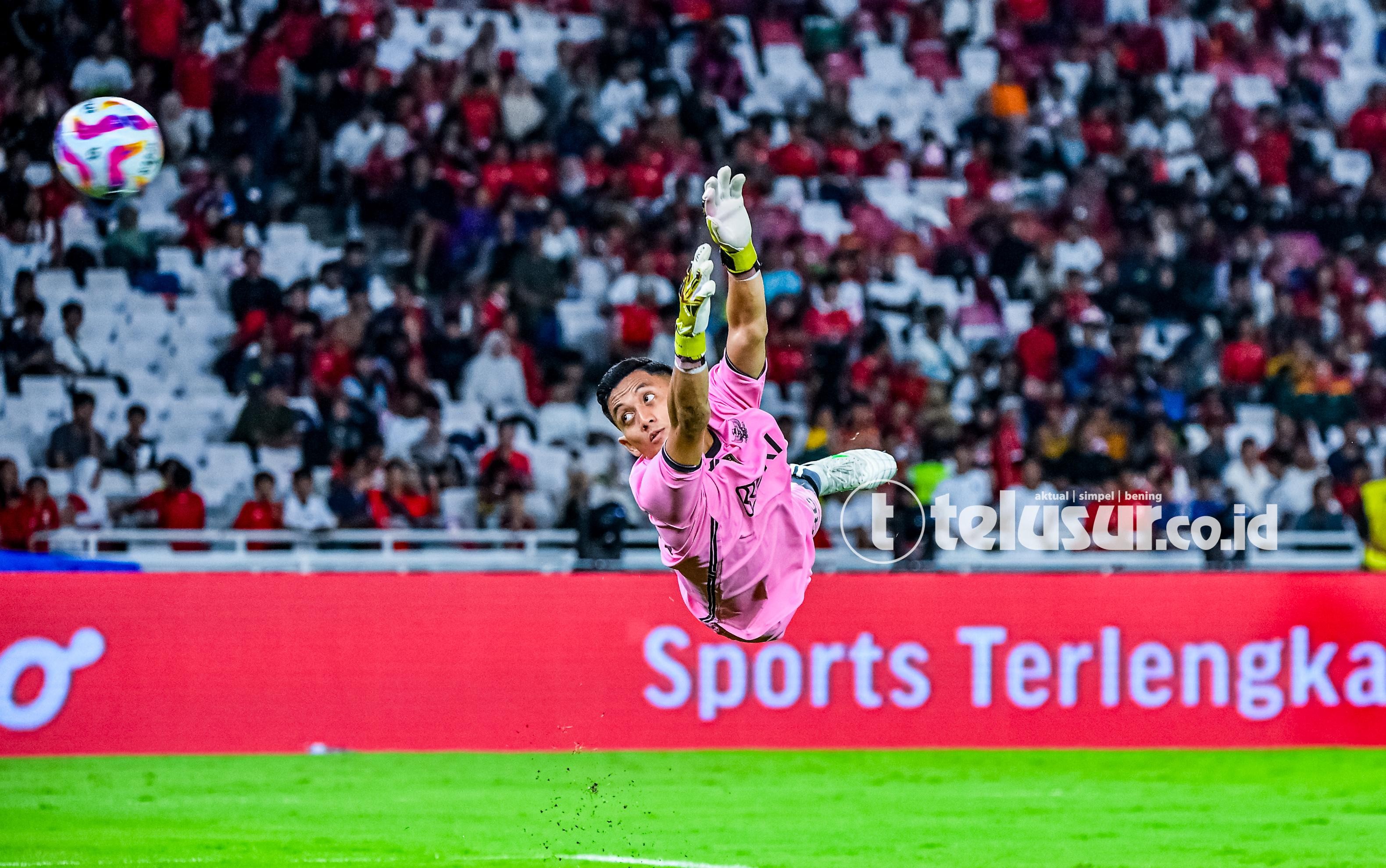 FOTO: Aksi Kiper Reza Arya Pratama Mengawal Gawang Liga Indonesia All-Star di Piala Presiden 2025