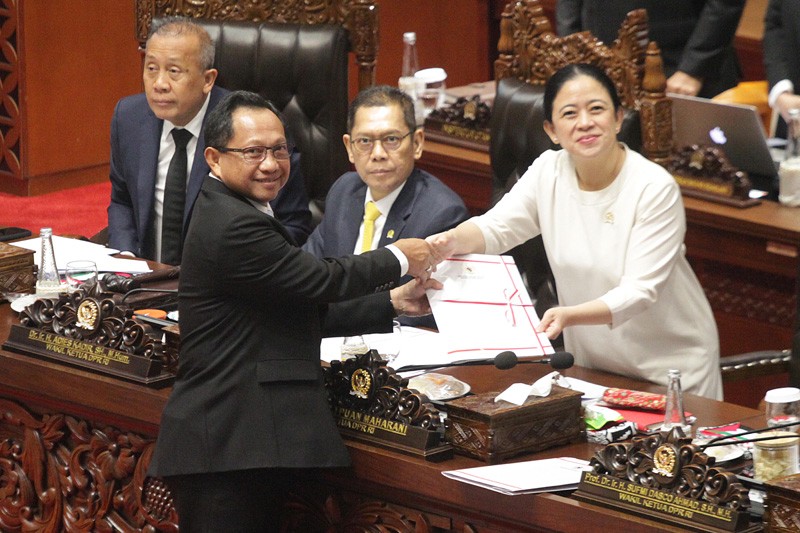 Pengesahan 10 RUU Kabupaten Kota Menjadi UU