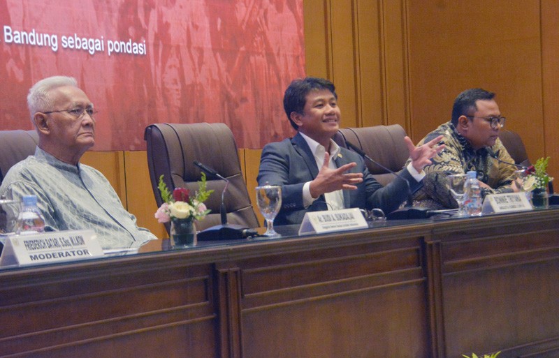 Dialektika Demokrasi  "Spirit Conefo dan Relevansinya Dengan Masa Kini "